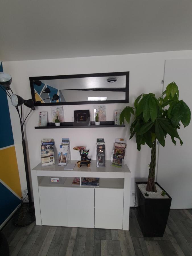 Un Appartement Qui A Du Chien Еперне Екстериор снимка